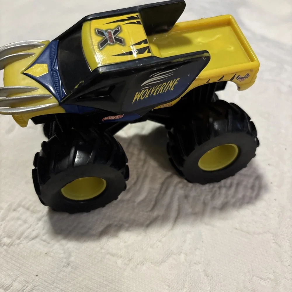 Hot Wheels Monster Jam Wolverine Truck 1:64 Scale Marvel